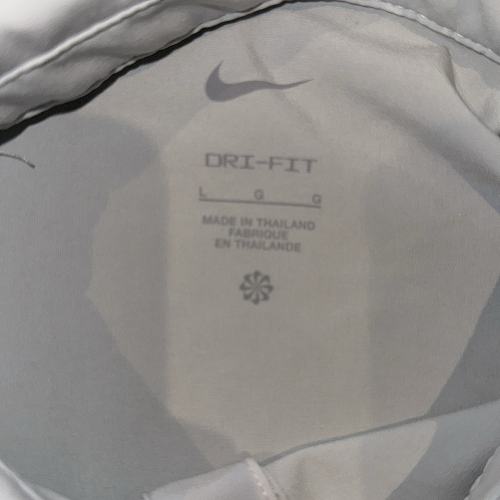 Nike Men's Light Grey Polo Shirt - Picture 2 of 3